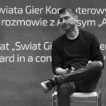 Michał Nowakowski na scenie.